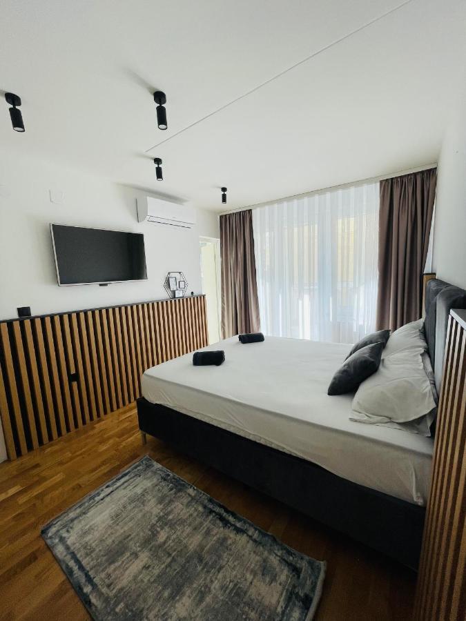 New Concept Included Garage Apartment Sarajevo Exterior photo