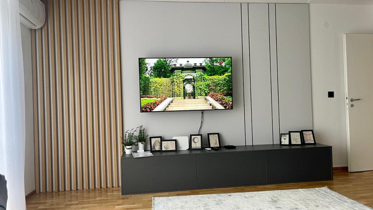New Concept Included Garage Apartment Sarajevo Exterior photo